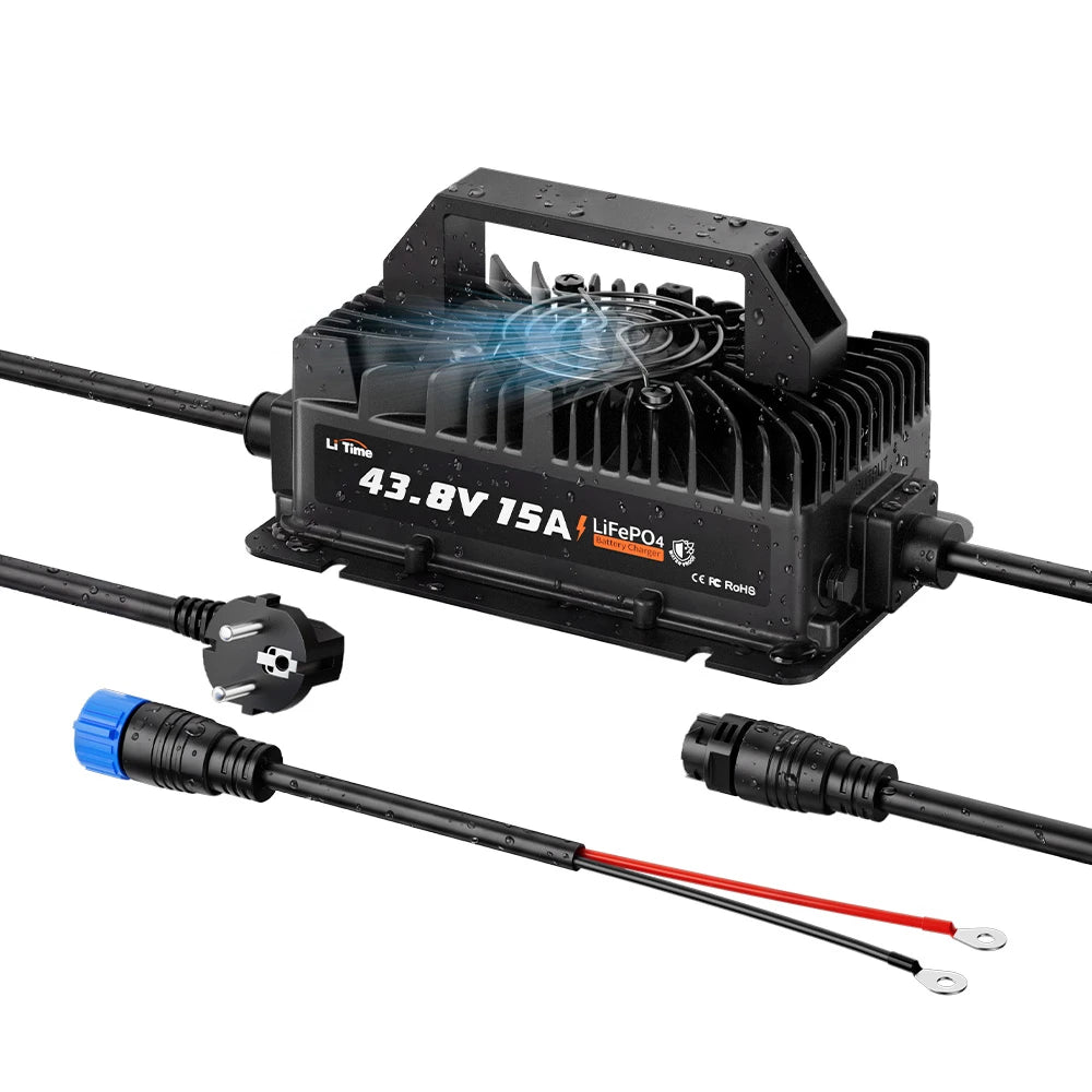 Chargeur de batterie LiFePO4 36V 15A LiTime avec prise secteur européenne, boîtier étanche IP66 et adaptateur de sortie inclus.