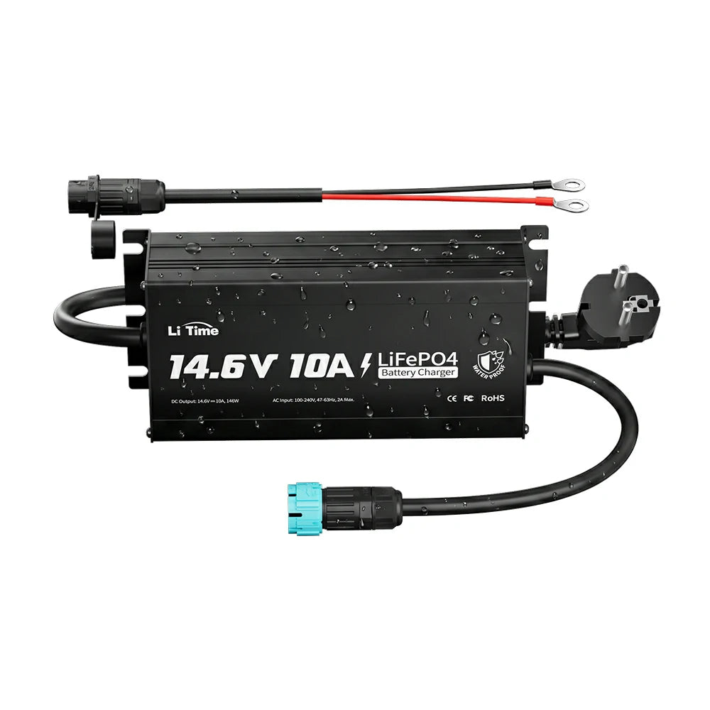 Vue de face du chargeur LiTime LiFePO4 12V 10A étanche avec connecteurs et câblage.